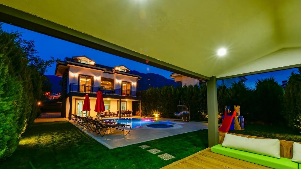 Blue - 4 Bedroom Holiday Villa In Hisaroenue Oludeniz