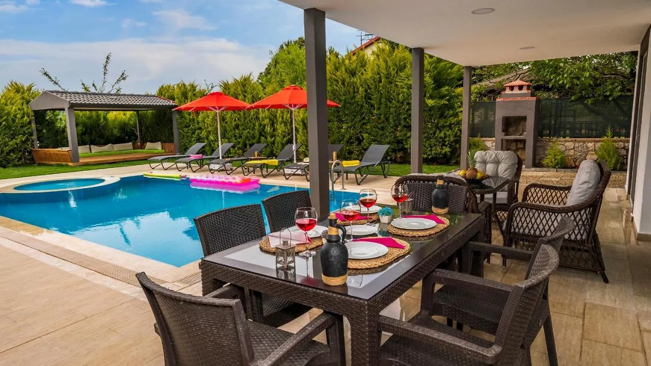Blue - 4 Bedroom Holiday Villa In Hisaroenue Oludeniz