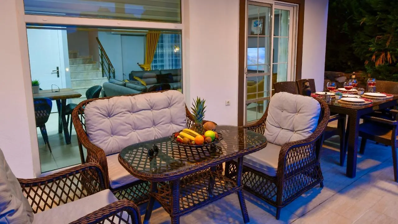 Blue - 4 Bedroom Holiday Villa In Hisaroenue Oludeniz