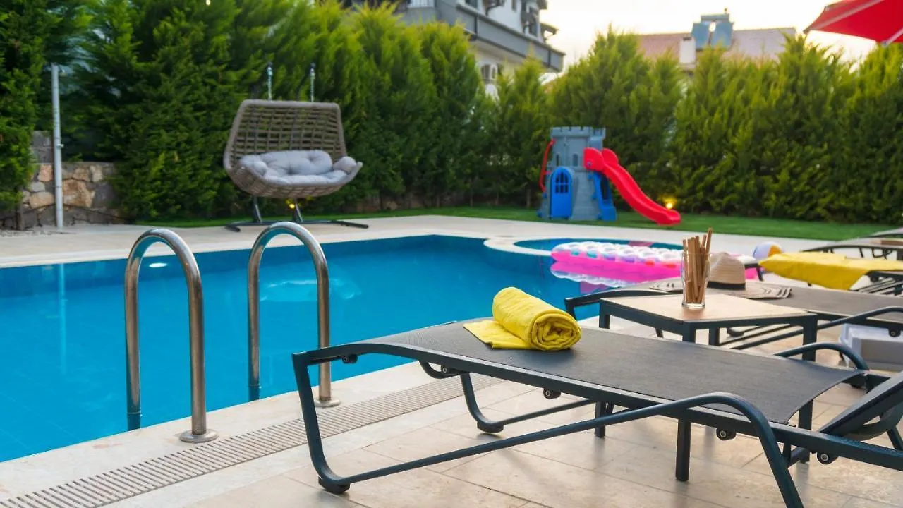 Blue - 4 Bedroom Holiday Villa In Hisaroenue Oludeniz