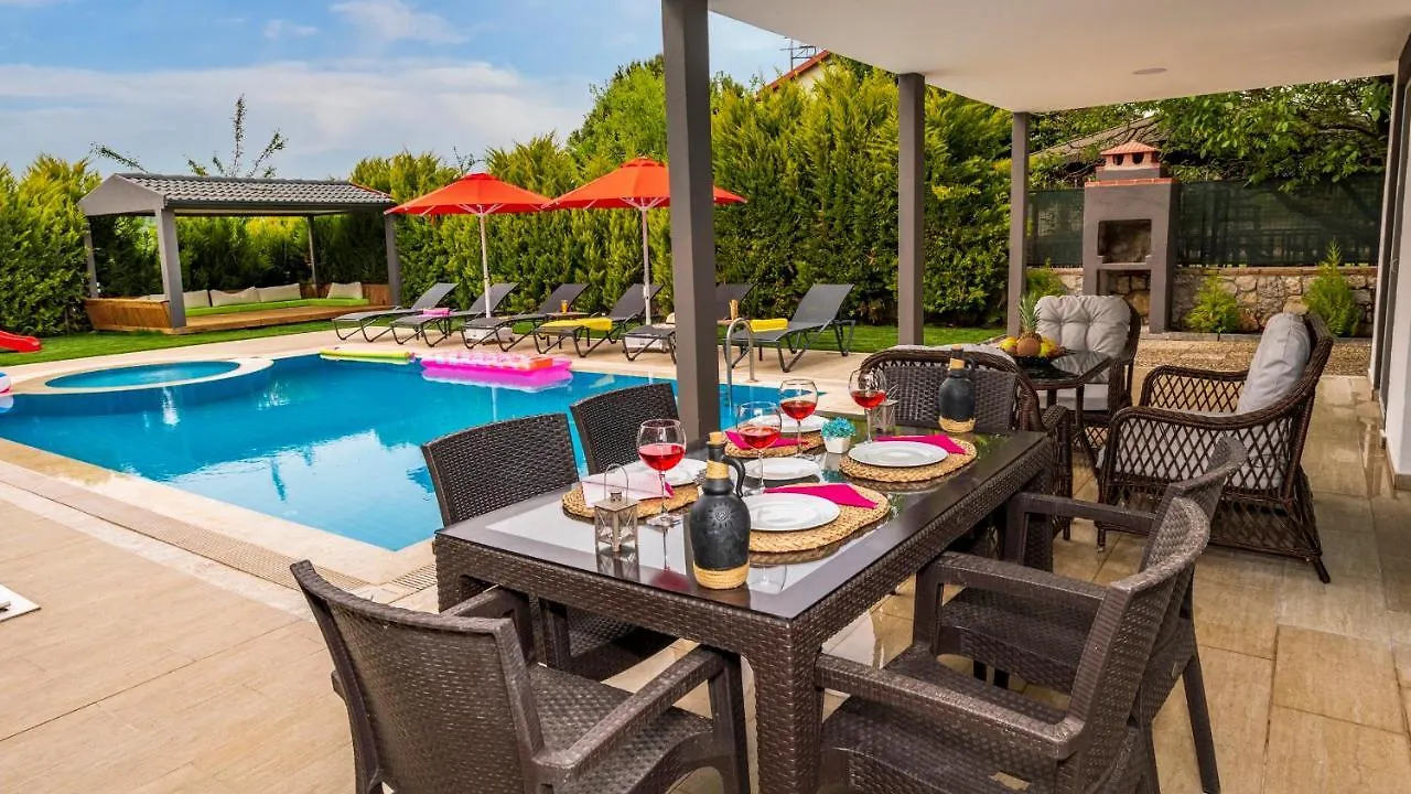 Blue - 4 Bedroom Holiday Villa In Hisaroenue Oludeniz